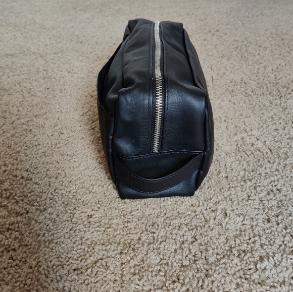 NEW Bolongaro Trevor Leather toiletry Bag - Picture 2 of 8